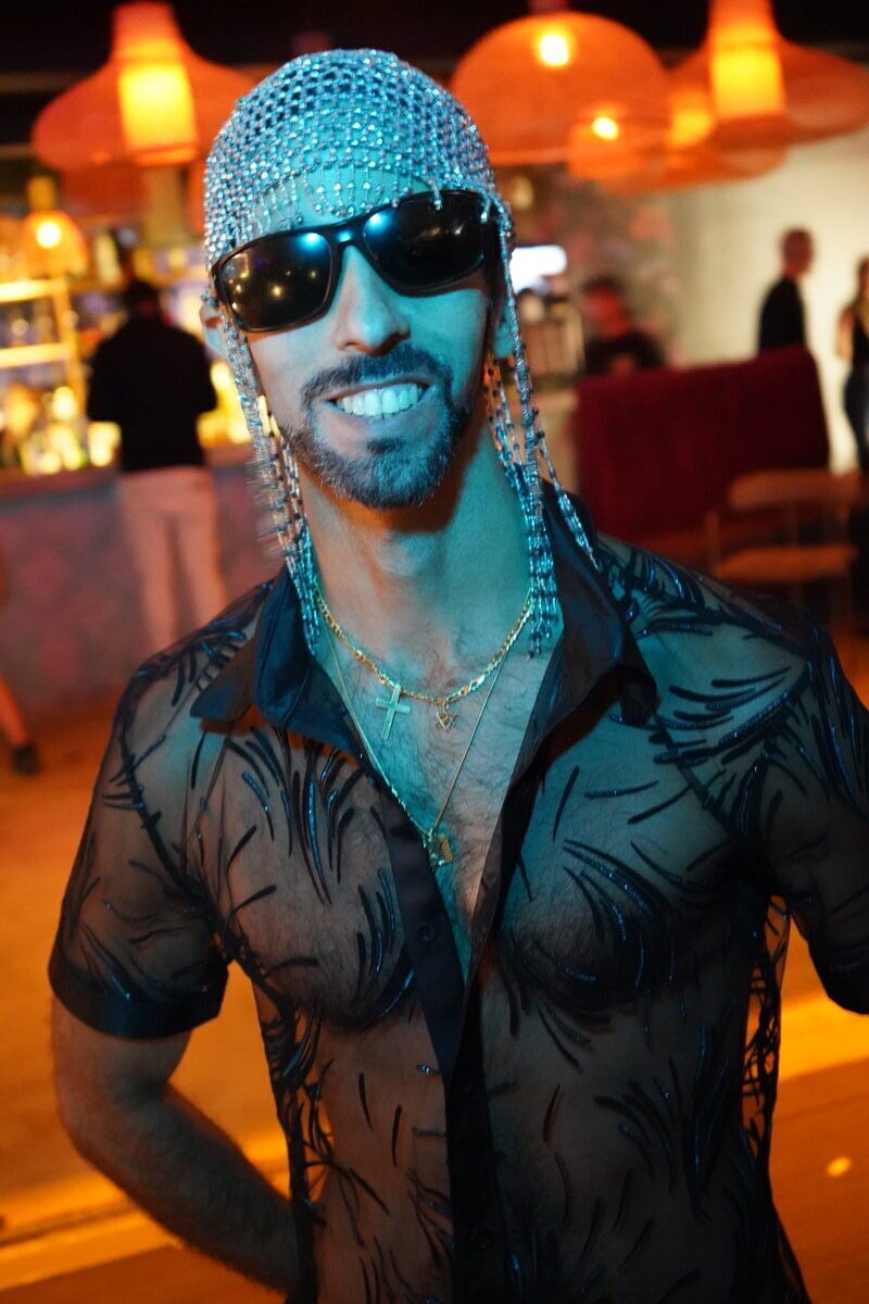 Essential party style